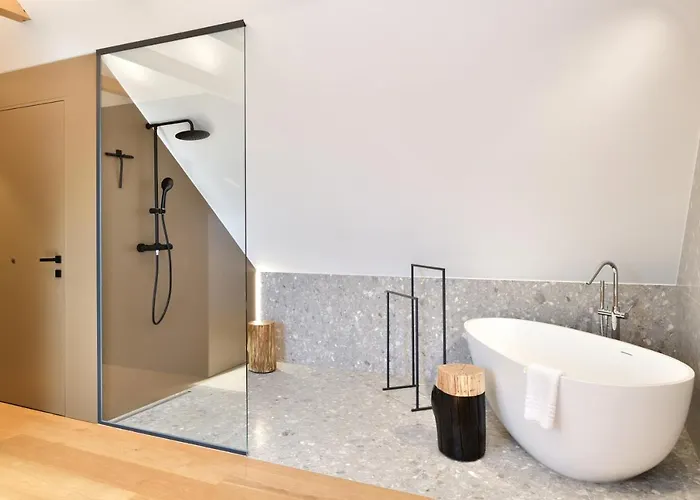 Hisa 1624 - Adults Only